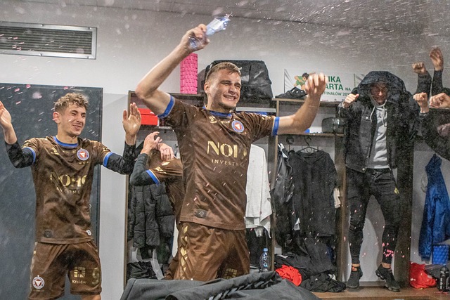 斯玛特命中8记三分，追平湖人队史替补球员三分球记录